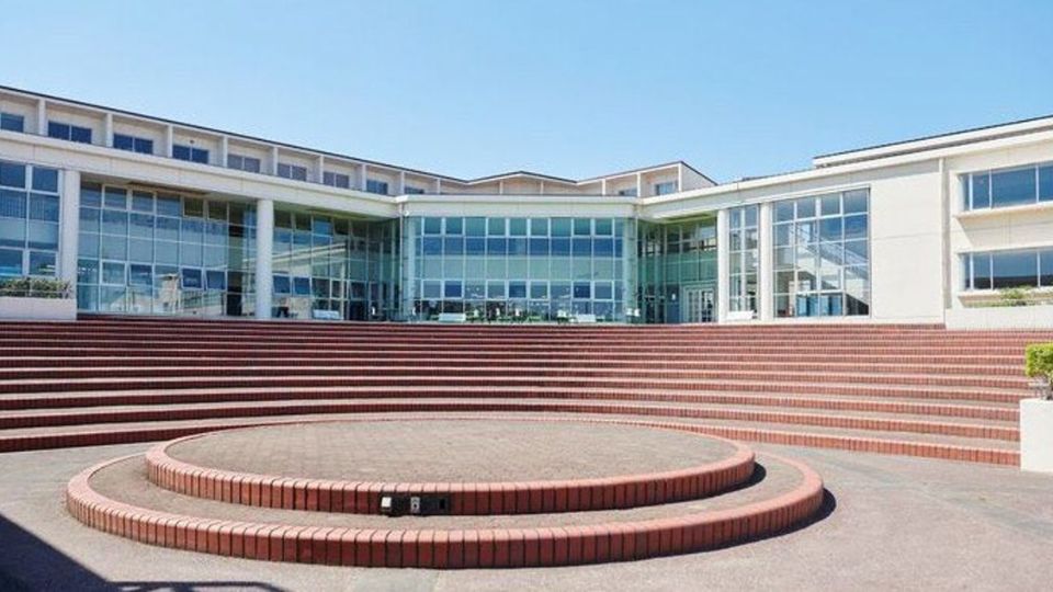 明和県央高等学校様の物販機設置事例